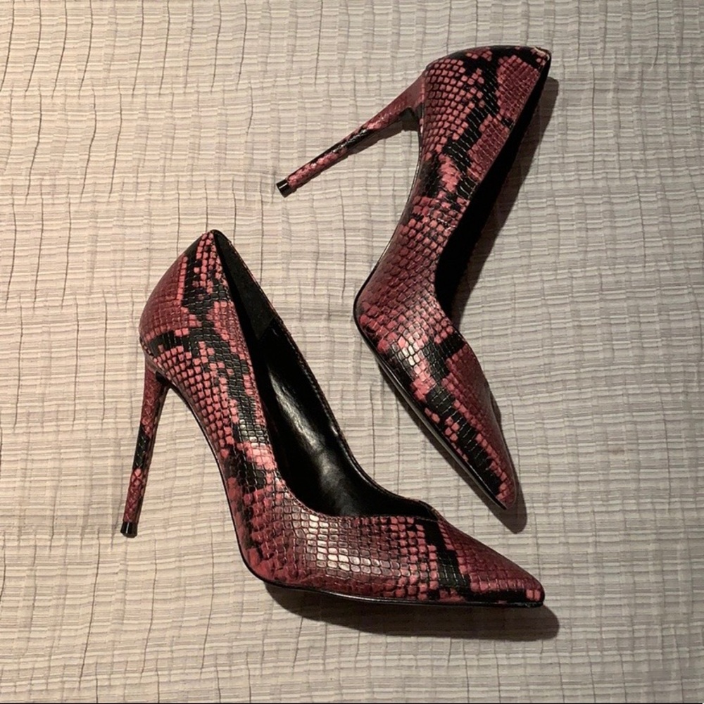 Winnie Harlow SM Brand New in box. Never worn!